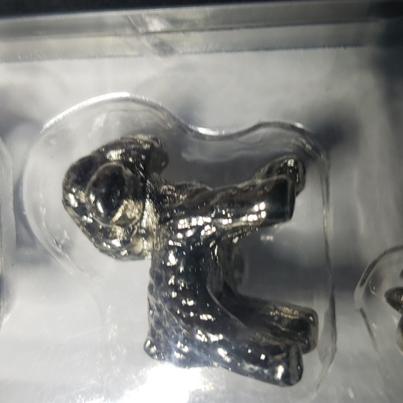 8 Solid Metal Dog Magnets 🧲 - Picture 5 of 6